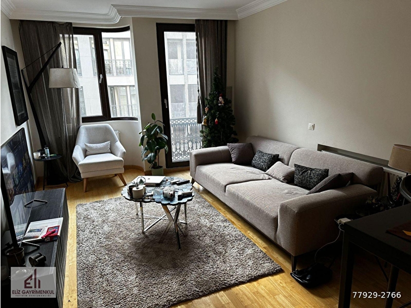 Eli̇z'den hüsrevgerede caddesi̇ üzeri̇ genç bi̇nada firsat dai̇re