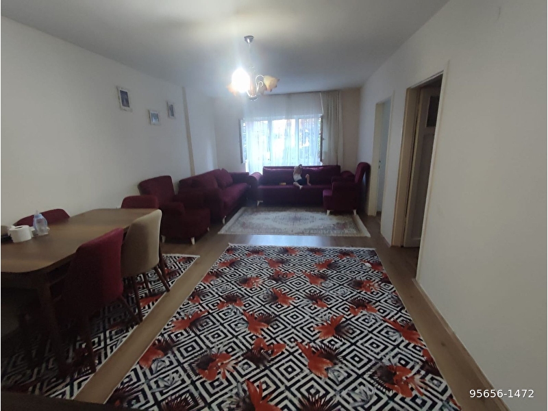 İnci̇rli̇de 3+1 kotta altinda dai̇re var balkonlu güneşli̇ cadde yakini