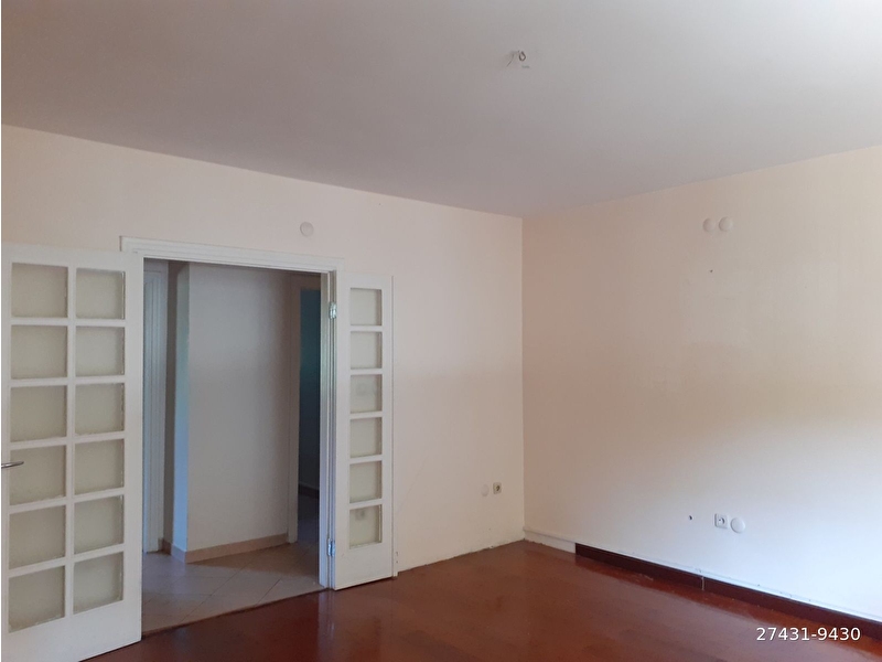 Bahçe kullanimli 3 + 1  gi̇ri̇ş kati