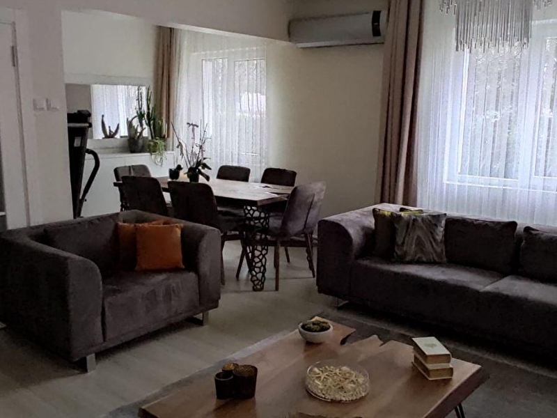Batikent'de metro yakini atlanti̇s yani, çok i̇yi̇ yapili  4+1 vi̇lla gi̇bi̇,