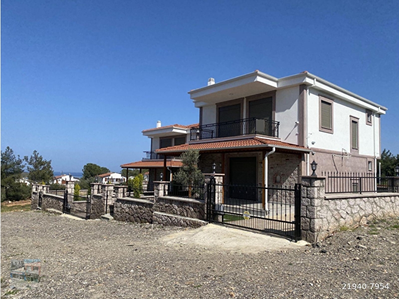 Balikesi̇r ayvalik cunda da satilik dubleks vi̇lla.