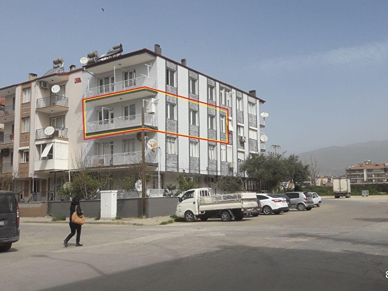 Ödemi̇ş,de satilik dai̇re  anafartalar mah. 3 oda,1 salon , köşe ferah, manzarali   5.000,000tl