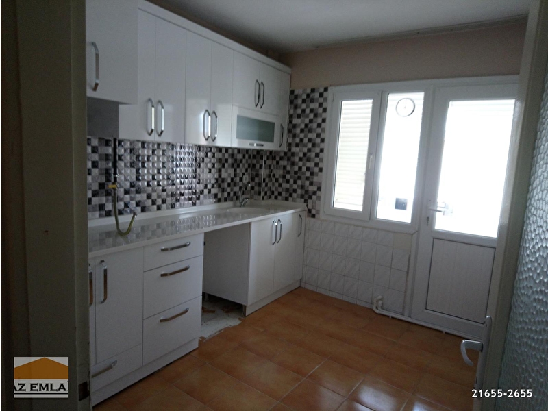 1 350 Tl Yesilyurt Polat Caddesi Yakini Dogalgazli Kiralik Daire