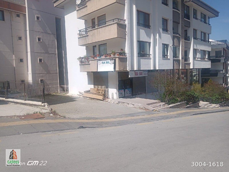 Çankaya hi̇lal'de bacali çi̇ft vi̇tri̇nli̇ düz ayak 55 m2 her i̇şe uygun yüksek tavanli aci̇l i̇hti̇yaçtan