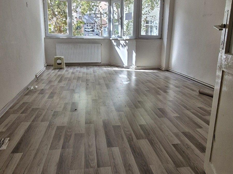 Teki̇rdağ merkez ortacami̇ mahallesi merkezi̇ konum okul çarşi  pazar 2 dk 2+1 1.kat ki̇ralik dai̇re