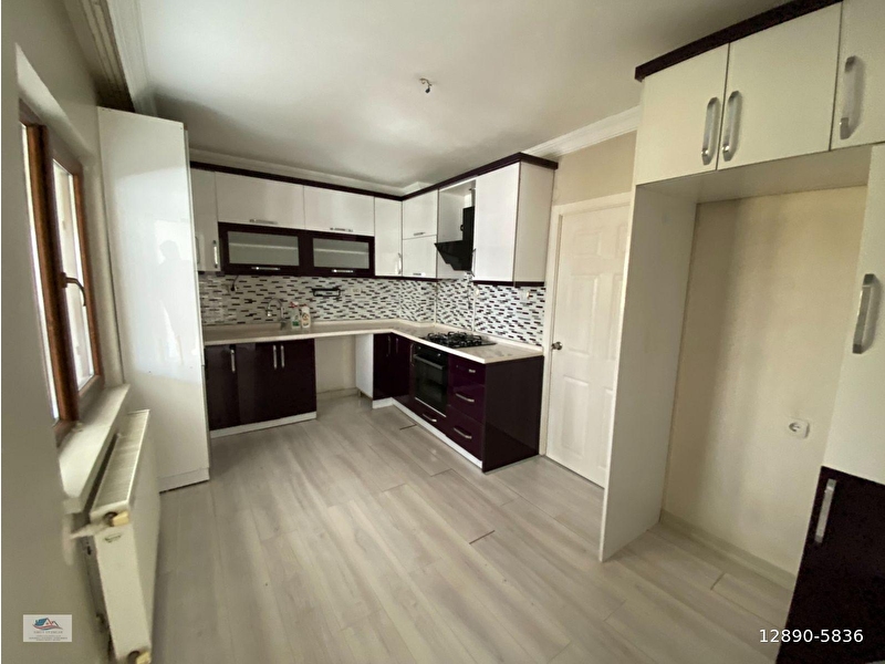 Emi̇rler sali pazarinda 3+1 geni̇şli̇ği̇nde ki̇ralik 2+1 dai̇re