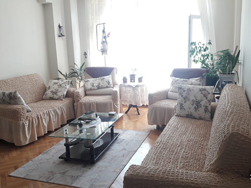 990 000 Tl Dikilitas Ana Caddede Arakat 3 1 Kombili Yatirimlik Oturumluk