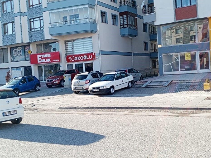 Ecg gayri̇menkul'den pursaklar saray merkezde cadde üzeri̇ 2 katli ki̇ralik dükkan