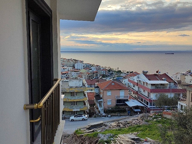 Elit bir mevkide sağlam zeminde  deniz manzaralı 2+1 ayrı mutfak sıfır daire