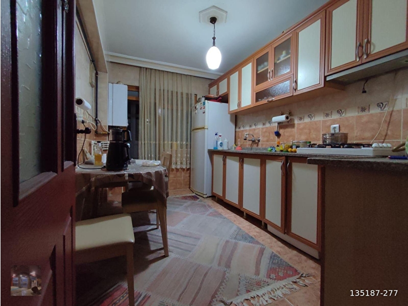 Akşei̇msetti̇n mahallesi̇ 3+1 üç cephe asansörlü satilik dai̇re