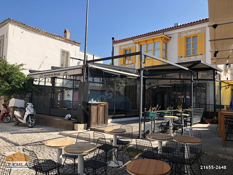 10 000 000 Tl Alacati Da Tas Otel Karsisi Satilik Butik Otel Cafe