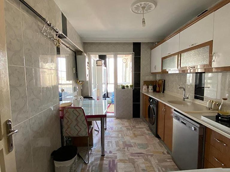 Harman mahllesi̇nde aci̇l satilik yapili 3+1 satilik dai̇re