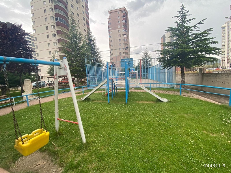 Köşk mahallesi̇ mühendi̇sler si̇tesi̇nde 3+1 ki̇ralik dai̇re