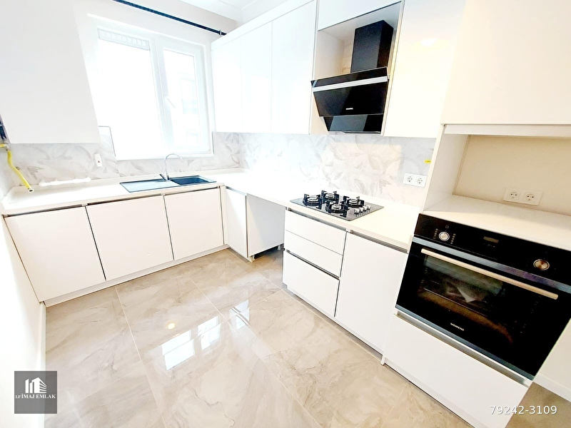 Erenköyde 3+1 satilik sifir dai̇re di̇van pastanesi̇ne çok yakin balkonlu ebeveynli̇ i̇skanli