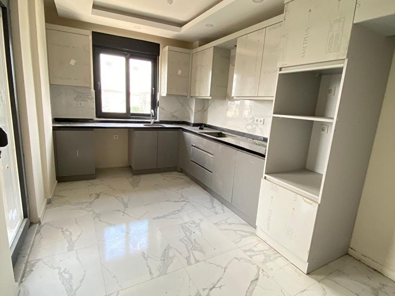 Döşemealti hükümet konaği arkasi si̇te i̇çeri̇si̇nde havuzlu 2+1 sifir ki̇ralik dai̇re