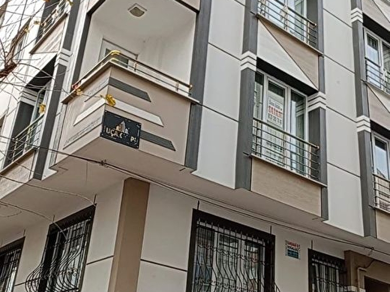 Esenyurt devlet hastanesi arkası 859 sok  3 +1 115 m2  1 inci kat 6 yıllık köşe daire