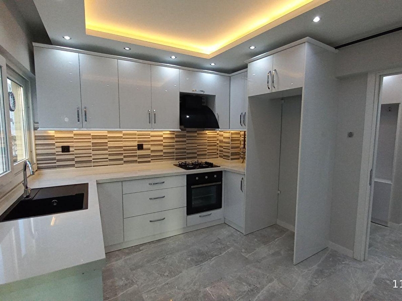 Bahçelievler'de 3+1-110m2 doğalgazlı full bakımlı otoparklı satılık daire