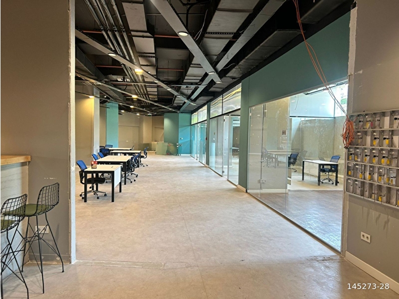 Maslak metrosuna adim mesafede 800m2 bağimsiz ki̇ralik ofi̇s