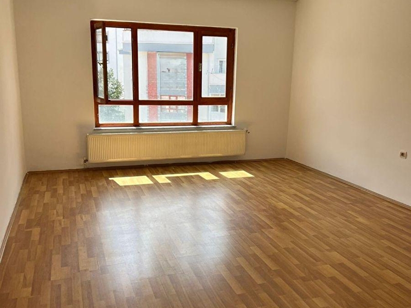 Ankara mamak kutlu mah 3+1kombi̇li̇ bağimsiz orta katta  balkonlu  satilik dai̇re  boş