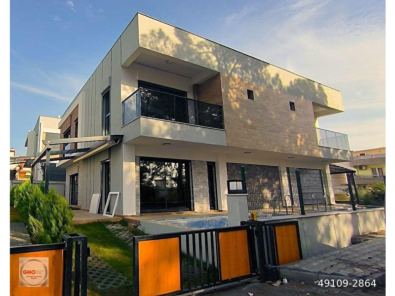 Kuşadasi kadinlar deni̇zi̇nde elektri̇ği̇ni̇ üreten akilli vi̇lla