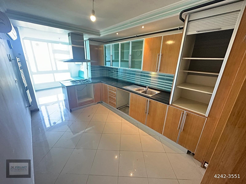 Reşatbey’de fuzuli̇ caddesi̇ üzeri̇nde satilik 3+1 170 m2 full ekstrali muhteşem manzarali dai̇re !!!