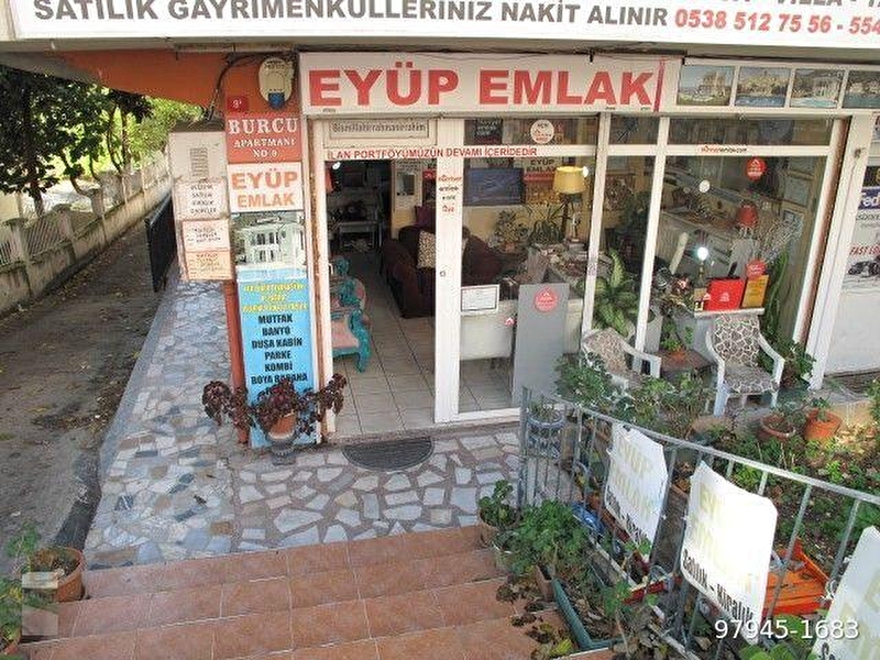 Merter3-1 130mt temizkat 2- 2 cepheli balkonlu temiz aile apartmanı oto parklı ön cephe boya yeni