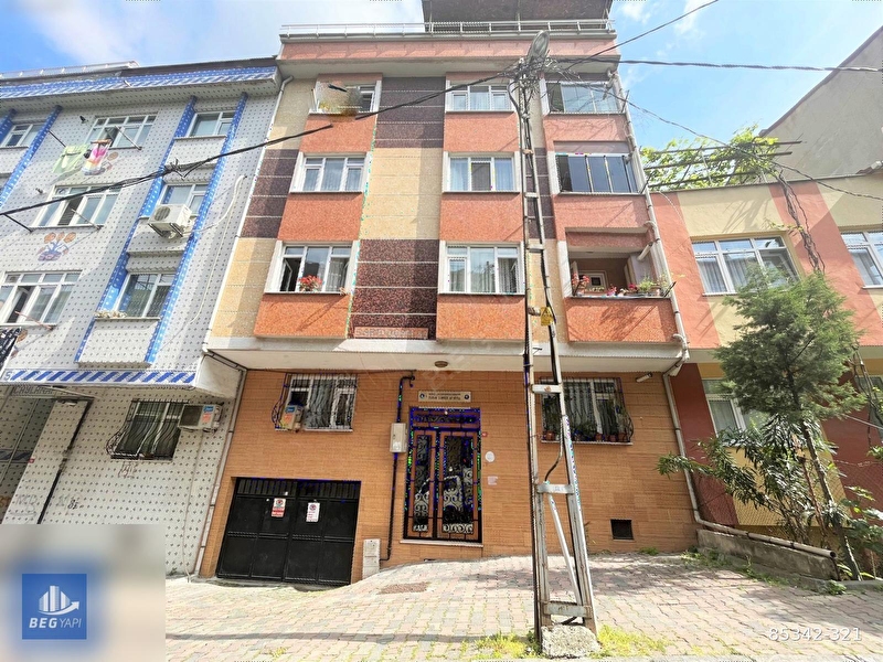 Ki̇razli metro 1 dk otoparkli satilik 2+1 yüksek gi̇ri̇ş dai̇re