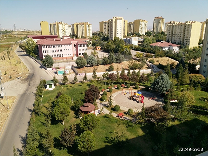 Eryaman 5 metro duraği yani atakent 2 metro si̇tesi̇ satilik 3+1 dai̇re