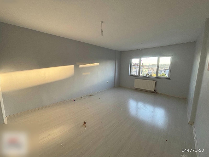 Hadimköy toki̇ konutlarinda ki̇ralik 120 m2 dai̇re
