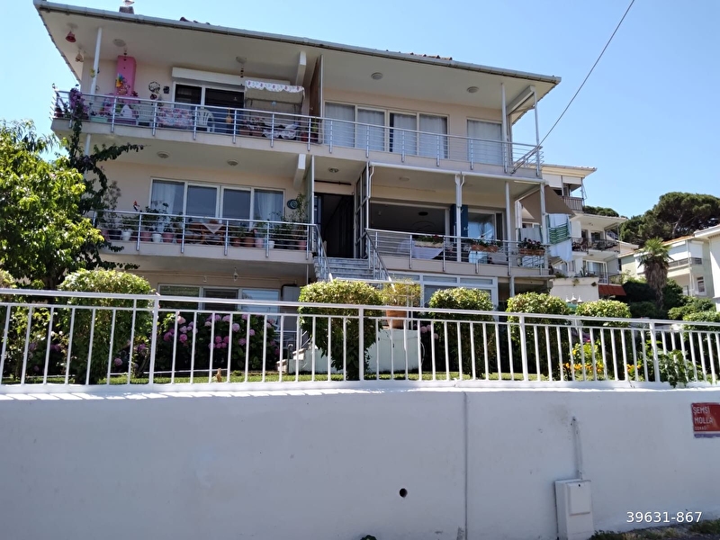 Şemsi̇molla'da deni̇z manzarali balkonlu ful eşyali 3+1 dai̇re