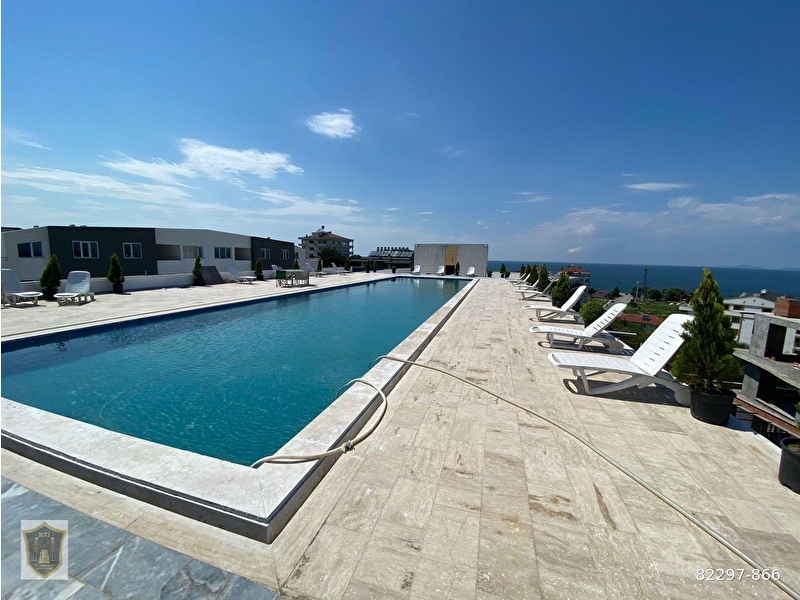 Yalova çinarcik teşvi̇ki̇ye sahi̇lde si̇te i̇çeri̇si̇nde yeni̇ bi̇nada 2+1 ameri̇kan mutfakli satilik dai̇re