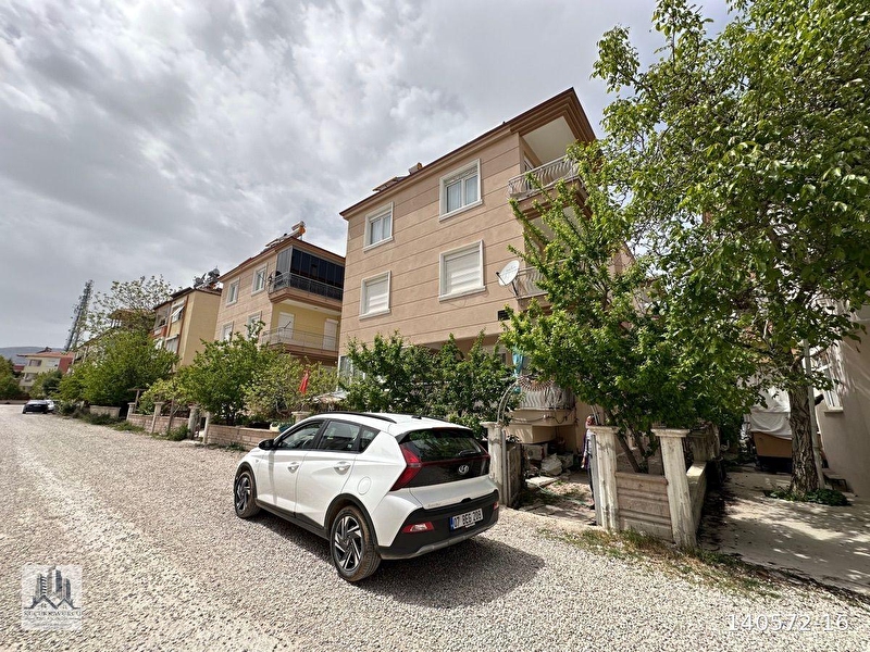 Küçükkavukcu emlak ofi̇si̇n’den 3+1 eşyali doğalgazli dai̇re