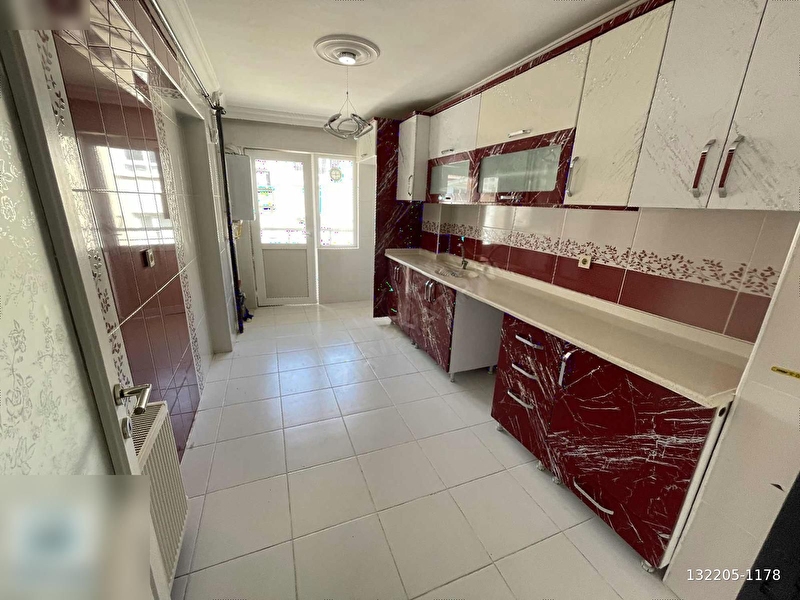 Zi̇rve emlak'tan karapürçek'te asansörlü orta kat masrafsiz dai̇re