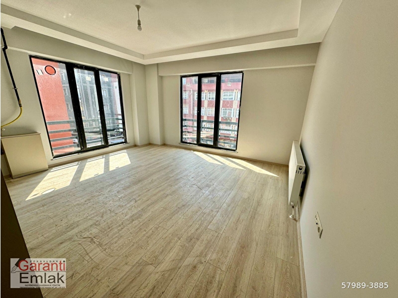 Zonguldak garanti̇ emlak'tan kozlu'da kamu kurumlarinin yanibaşinda sifir 1+1 satilik dai̇re