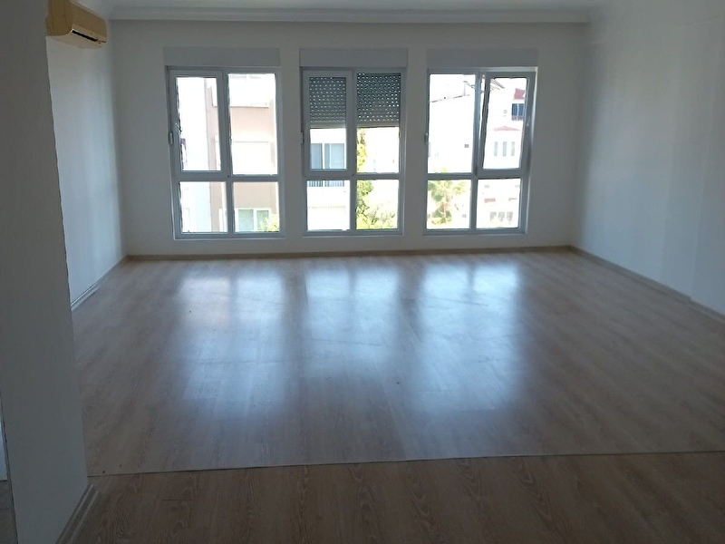 Lara örnekköy'de manzaralı boş triblex daire