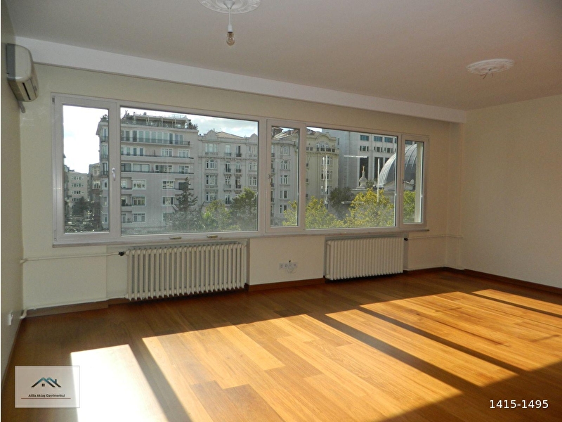 Teşvi̇ki̇ye meydana yakin asansörlü i̇çi̇ yeni̇ 3+1 taşinmaya hazir tadi̇latli dai̇re