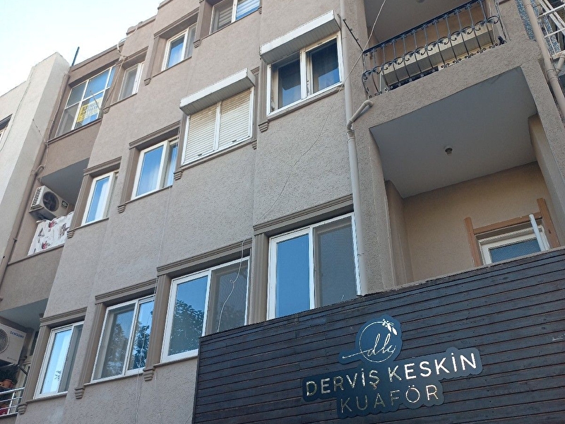 Hatay i̇skenderun kurtuluş mah.namik.kemal okul bi̇ti̇şi̇ği̇ 3 katli 3. kat çok ferah satilik 3+1dai̇re..