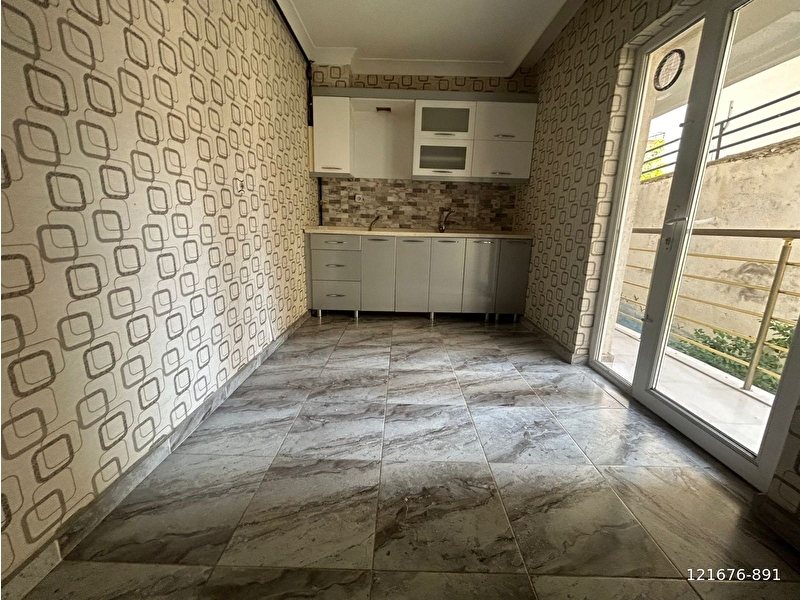 Kanuni̇ mahallesi̇nde cepheler açik 3+1 alti tam dai̇re  firsat dai̇re !!!