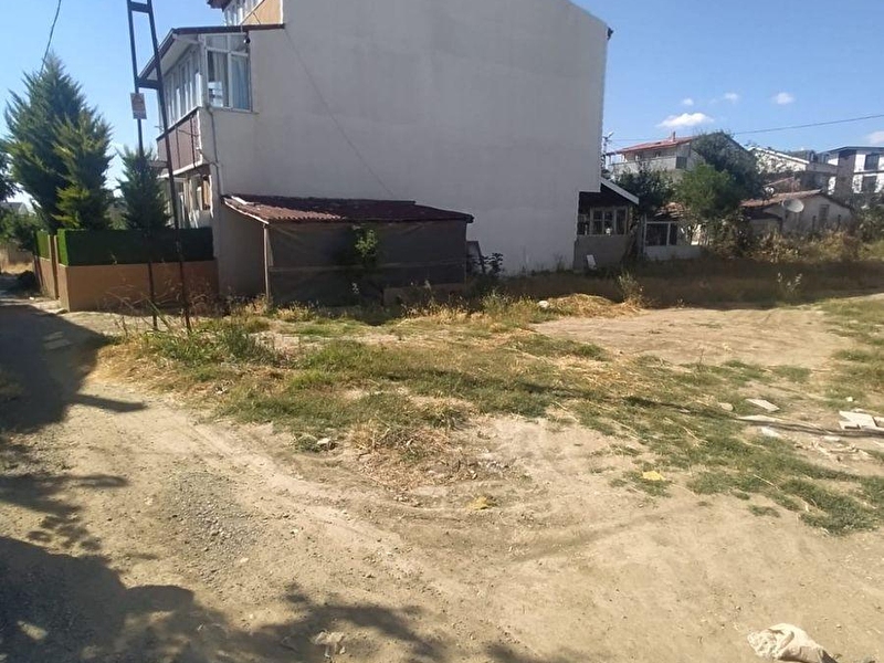 Yeni̇çi̇ftli̇kte 180 m2 i̇marli i̇frazli satilik arsa