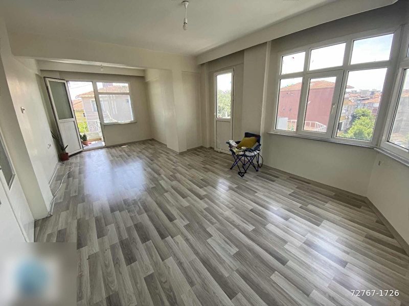 Yeni̇ beledi̇ye karşisi 2+1 4 kat 100 m2 önü açik boş dai̇re