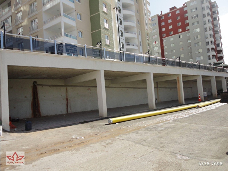 Satilik dai̇re 3+1 eti̇mesgut süvari̇ mahallesi̇nde 4.kat si̇te i̇çi̇nde ankastre mutfak ebeveyn banyolu