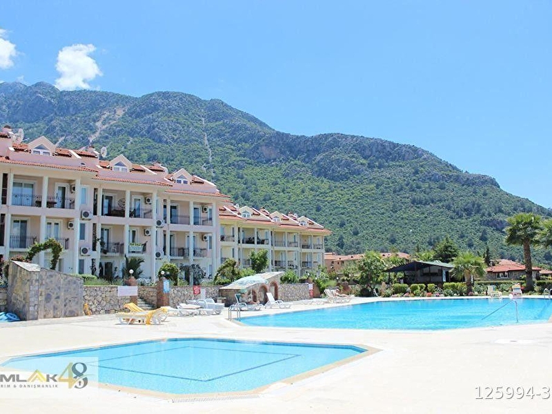 Fethiye ölüdeniz mah. ovacık'da site i̇çerisinde havuz ve deniz manzaralı satılık 2+1 daire