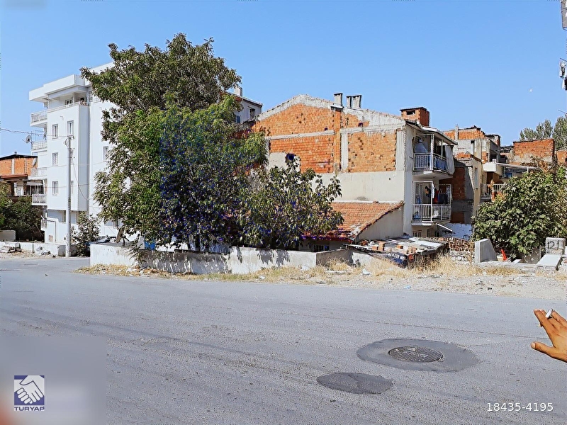 Bornova ergene mah. köşe parsel 1/2 hi̇sseli̇ i̇marli satilik arsa