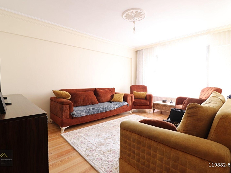 Süvari̇ mahallesi̇nde güney cephe 2+1 satilik dai̇re!!!