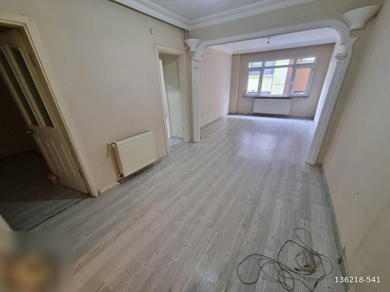 Deluxe 26 ' dan merkeze yakin ara kat balkonlu 2+1 90 m2 dai̇re