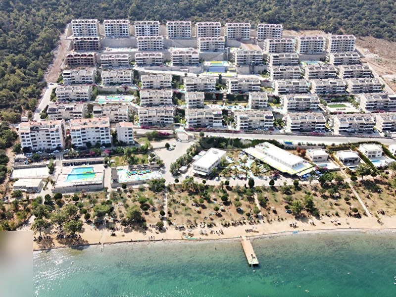 Deni̇ze sifir si̇tede satilik penthouse dai̇re