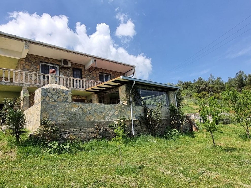Foça ilipinar'da satilik çi̇ftli̇k evi̇