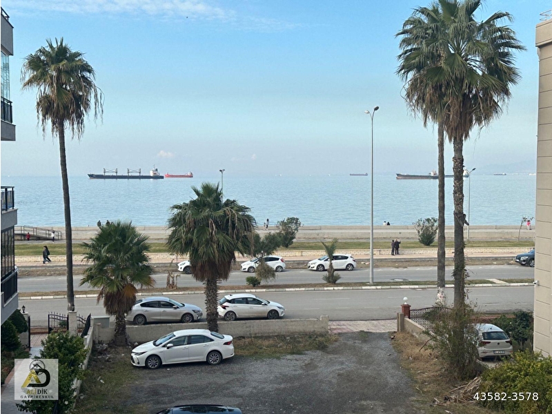 İskenderun sahi̇levlerde deni̇z manzarali dai̇re