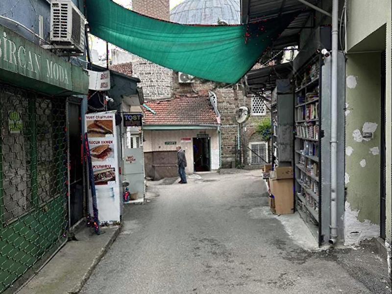 Tuzpazari kapali çarşi tam arkasinda sifir yeni̇lenmi̇ş 2 adet 2+1