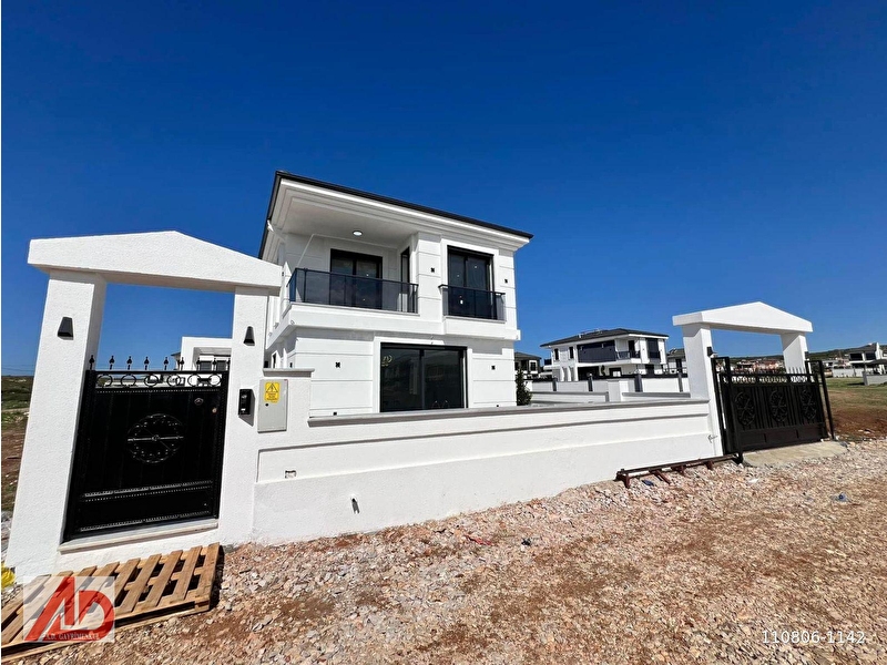 Aydin di̇di̇m efeler mah. 300 m2 arsa üzeri̇nde 4+1 bahçeli̇ ve havuzlu ultra lüx vi̇llamiz satiliktir